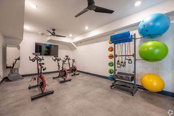 Fitness center with full-circuit workout equipment